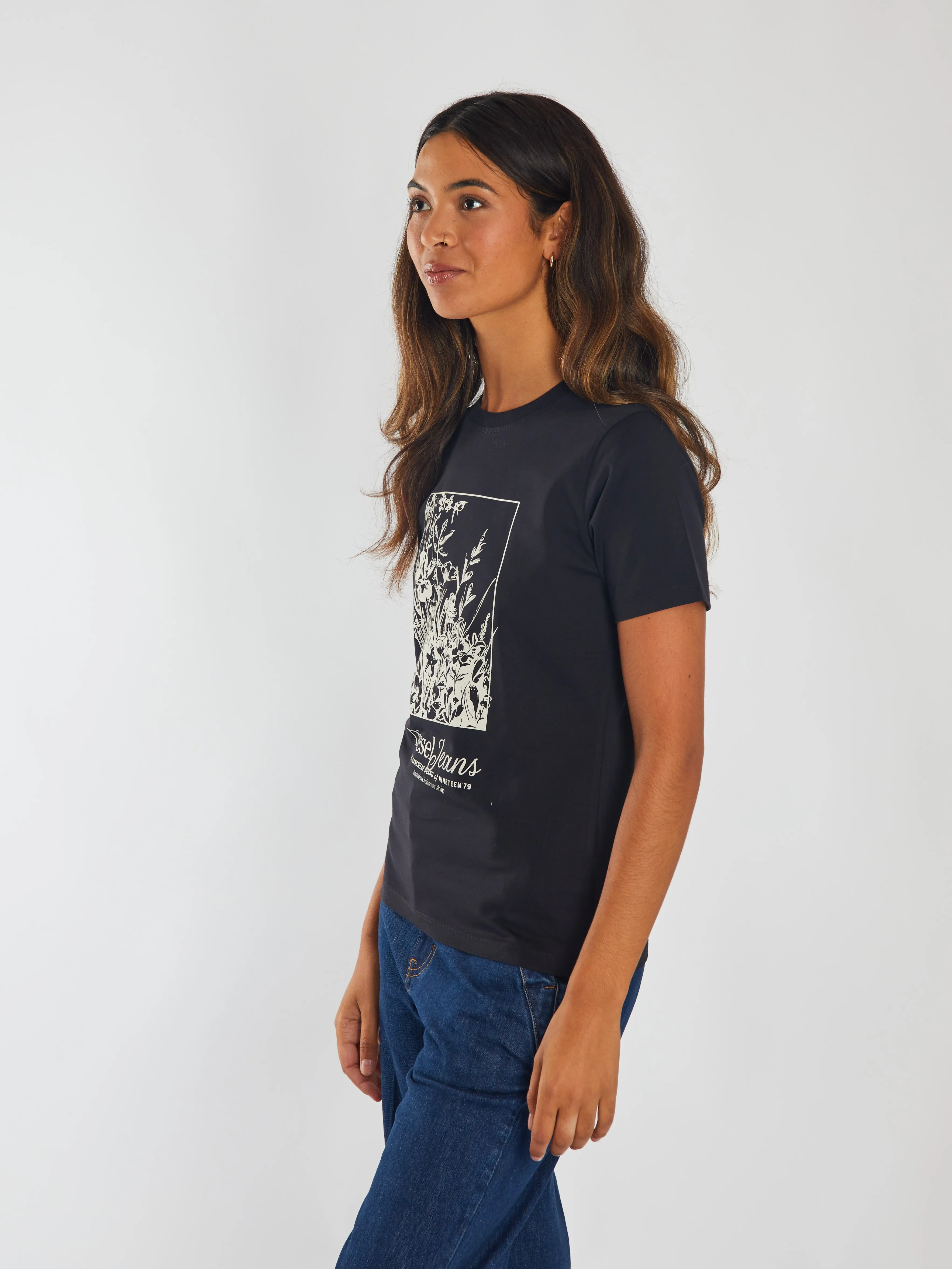 Moyna Tee Black
