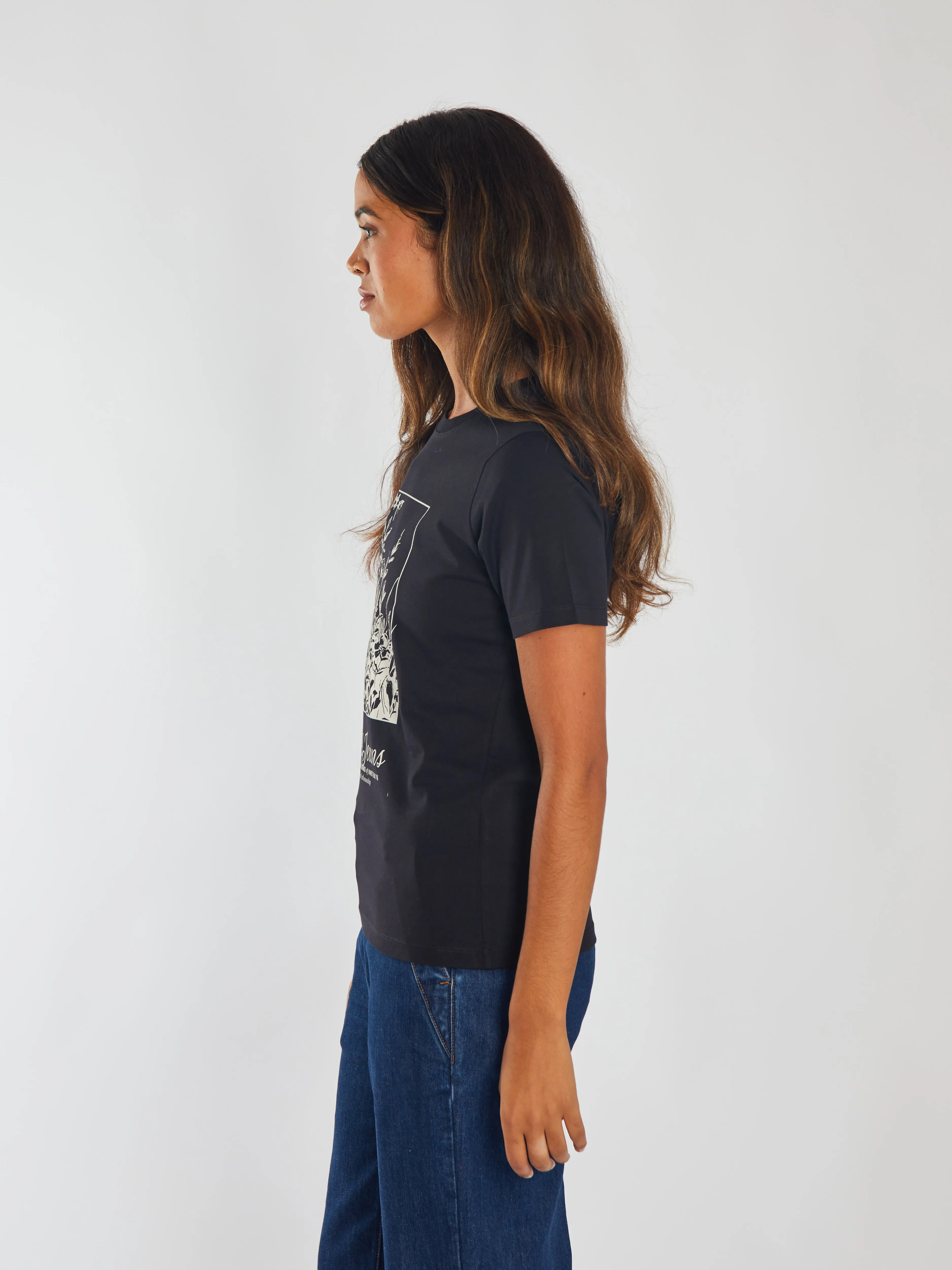 Moyna Tee Black