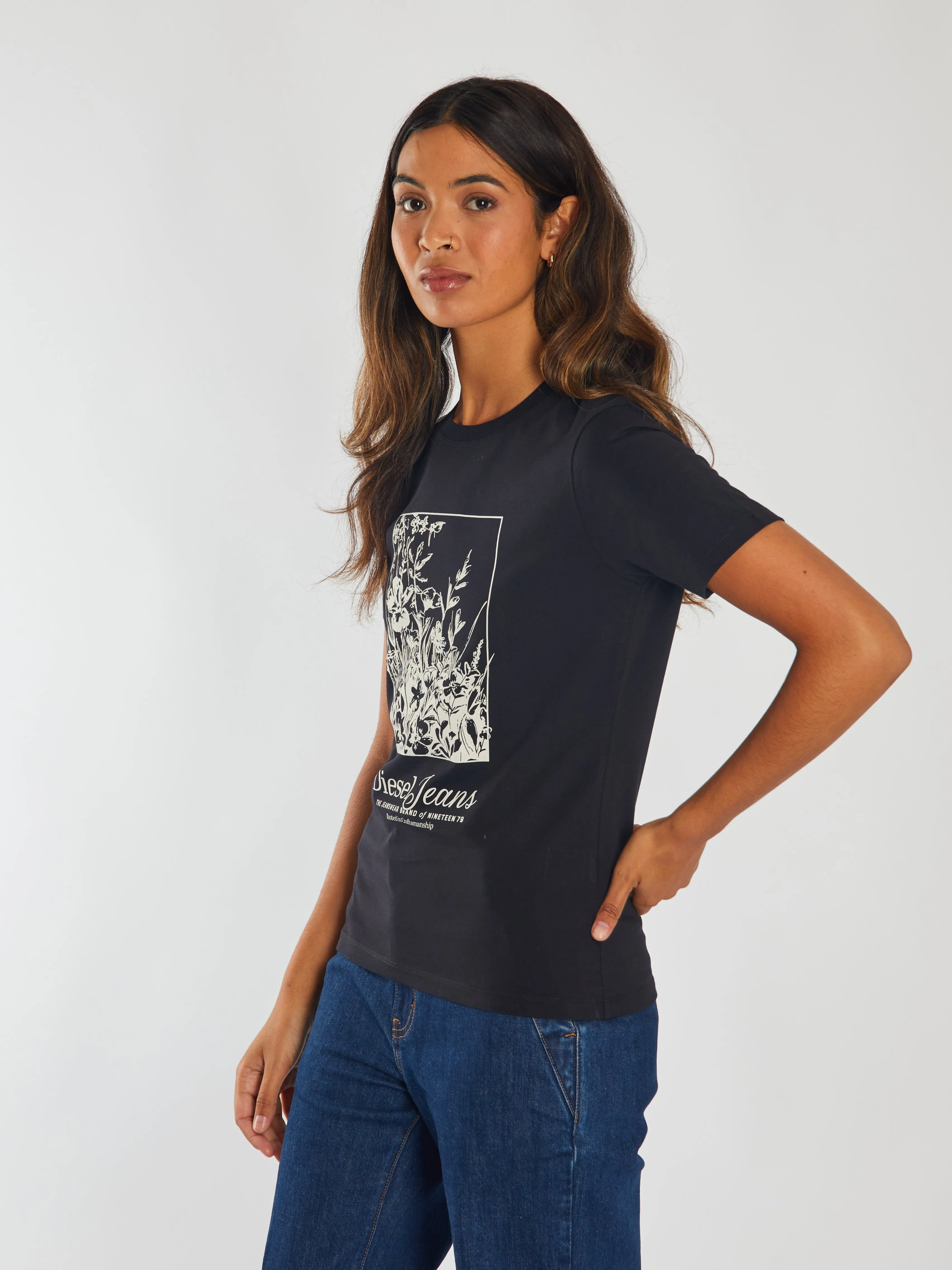 Moyna Tee Black